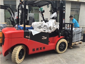 電動(dòng)叉車