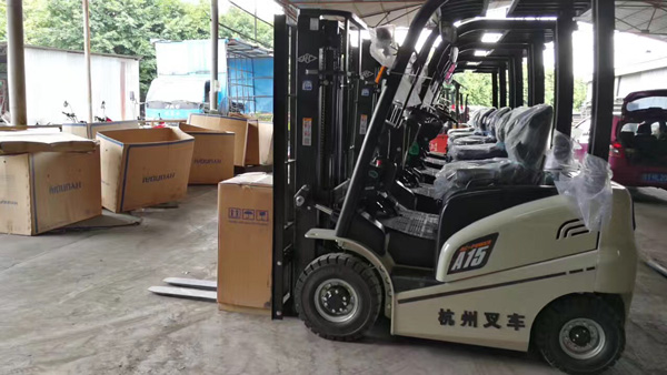 杭州叉車：電動叉車安全性高，但也要注意…