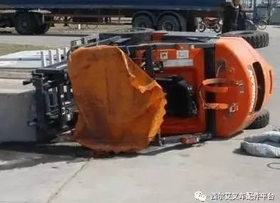 杭州叉車提醒您：叉車傷人事故高發(fā)，出門在外，注意安全！