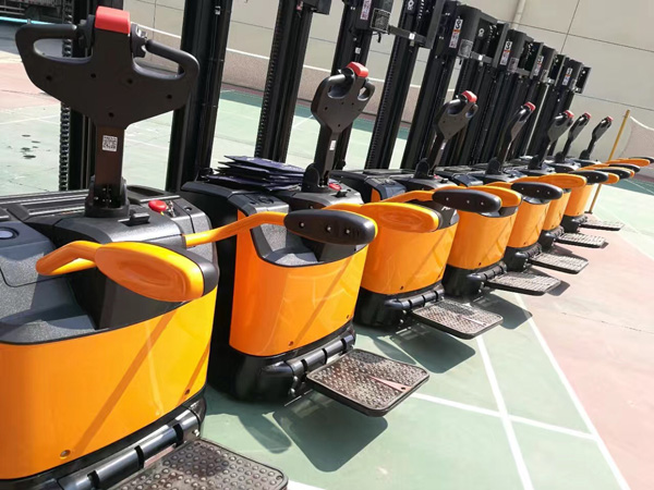 杭州叉車：電動(dòng)堆高車多少錢一臺(tái)？