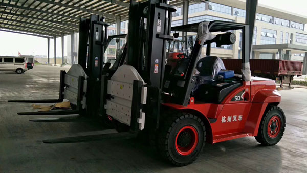 X系列內(nèi)燃叉車-順博鋁業(yè)，會旋轉(zhuǎn)的