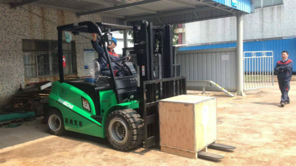 碼頭離不開這樣的叉車，集裝箱作業(yè)叉車怎么選？