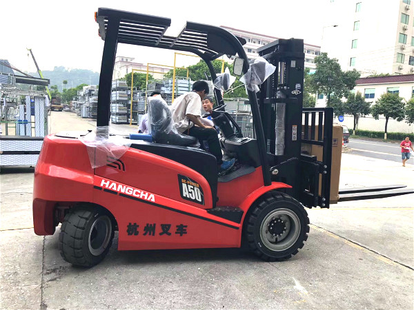 電動(dòng)叉車比內(nèi)燃叉車好在哪里？