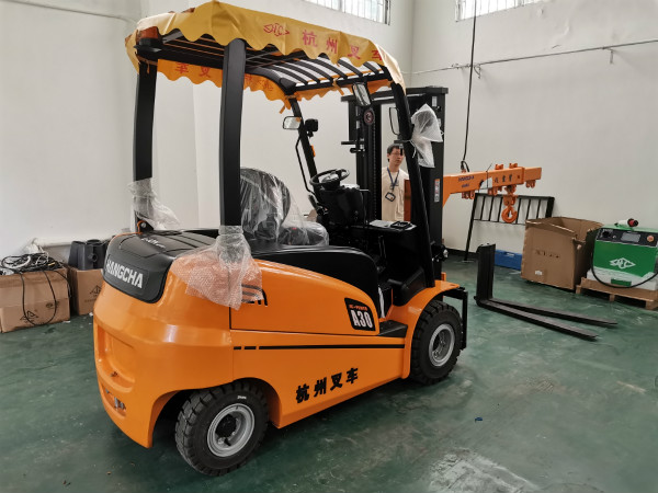 【叉車保養(yǎng)小知識】叉車電池怎樣加水才正確？