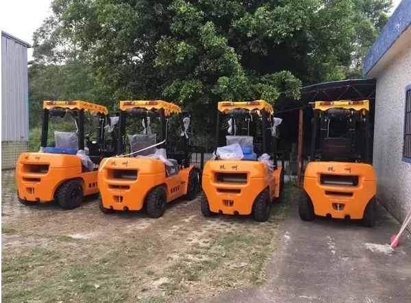 【叉車操作小知識】內(nèi)燃叉車要怎么換擋？