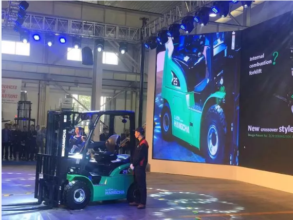 【喜訊】杭叉家族新成員來了！新能源叉車助力新制造業(yè)