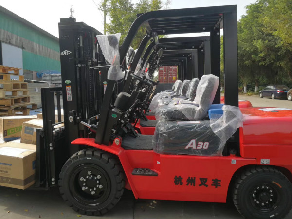 叉車轉(zhuǎn)向沉重？叫你這些方法排除！